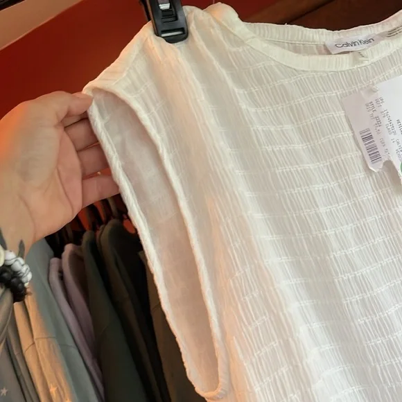 Calvin Klein top. - Picture 9 of 9